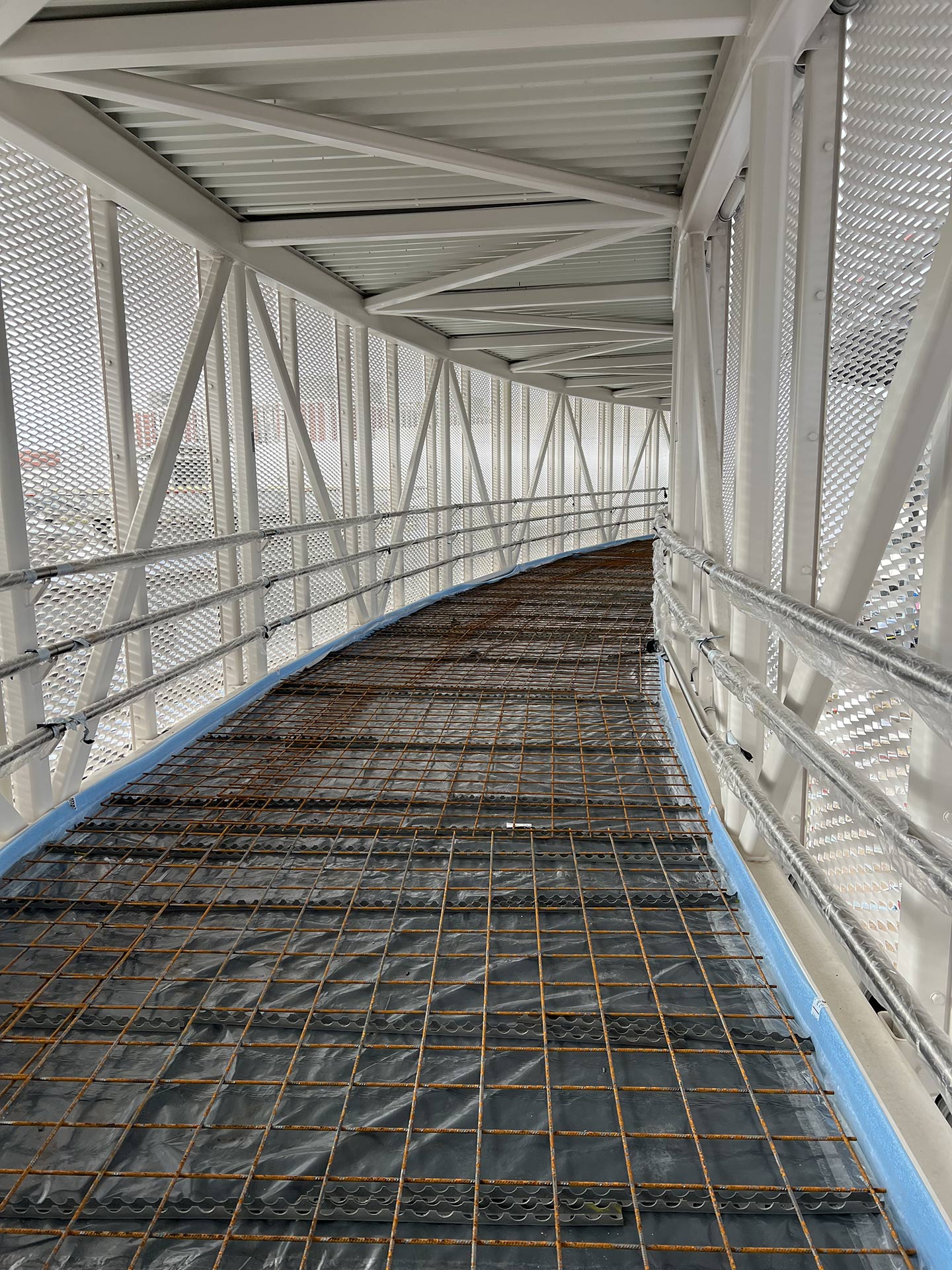 Neubau der Verbindungsbrücke Städtisches Klinikum und Helios Herzklinik Karlsruhe